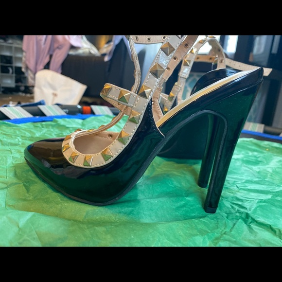 High heel shoe - Picture 2 of 2